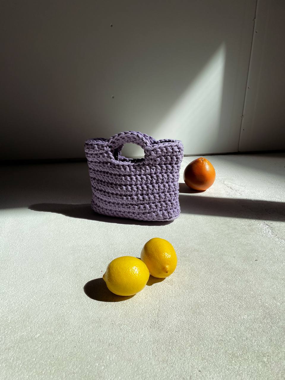 Lavendel gestrickte Handtasche